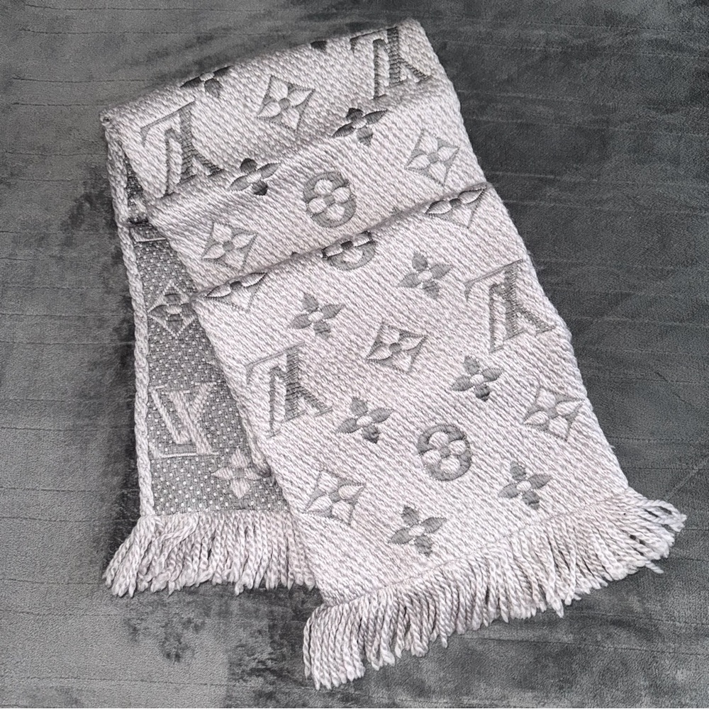 Louis Vuitton Gray Monogram Scarf